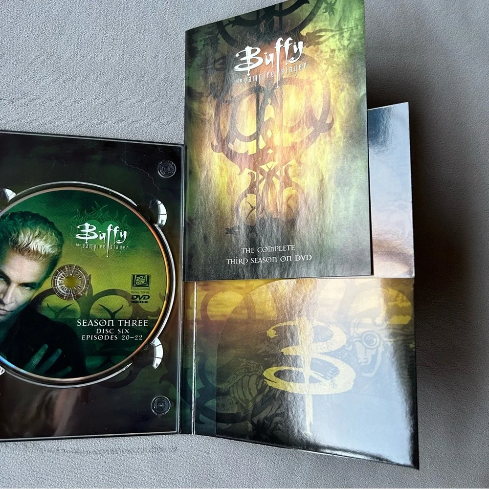 Buffy The Vampire Slayer ~ The Complete Third Season on DVD - Picture 7 of 8
